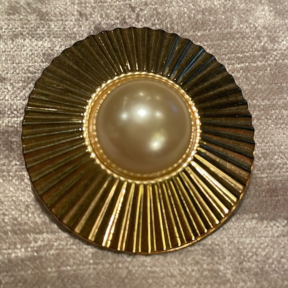 Vintage Golden Pearl Scarf Clip 2” Fan Style